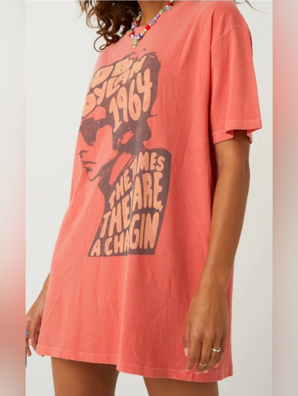 Daydreamer Coral Graphic Tee - Picture 2 of 8